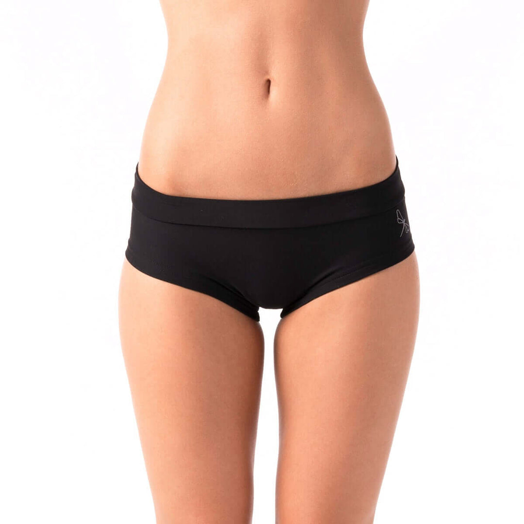 Low waisted shorts Mia | Short de pole fitness taille basse | Color: ruby | Pole Shorts | Dragonfly Pole Dance Clothing and Bikram Hot Yoga Wear