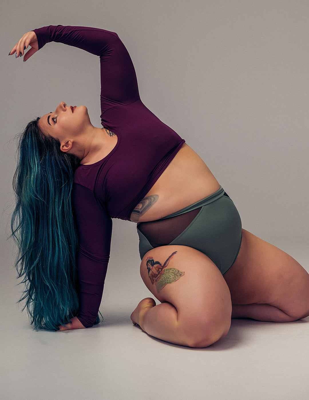 Pavi long-sleeve sports crop top – plum